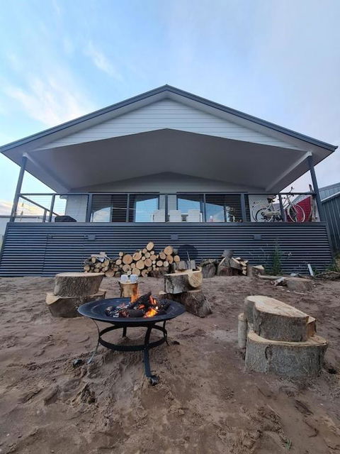 PIECE OF PARADISE, Huge 4 Bedroom Haven - Port Augusta Accommodation 1