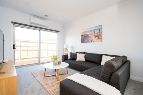 PIPER Modern Home Walk To Beach Shops Parks - Port Augusta Accommodation 3