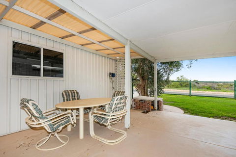 Ponderosa - Dunes Right On You Doorstep - Port Augusta Accommodation 3