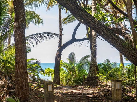Port Douglas Mirage Villa#431- Absolute Beachfront - Port Augusta Accommodation 2