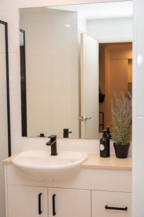 PRIME SPOT: Modern Studio+Balcony Darling Harbour - Port Augusta Accommodation 3