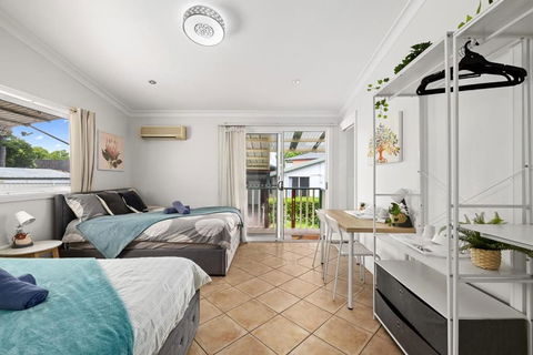 Quadruple Ensuite Room - Nearby Stations & Shops - Port Augusta Accommodation 1