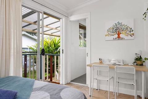 Quadruple Ensuite Room - Nearby Stations & Shops - Port Augusta Accommodation 3