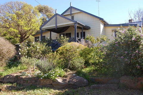 Quaint Cottage Nestled Amongst The Trees - Port Augusta Accommodation 0