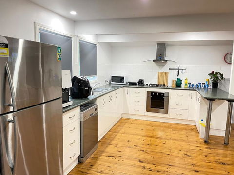 Quiet, Cozy And Calm 3 Bedroom House. - Port Augusta Accommodation 2