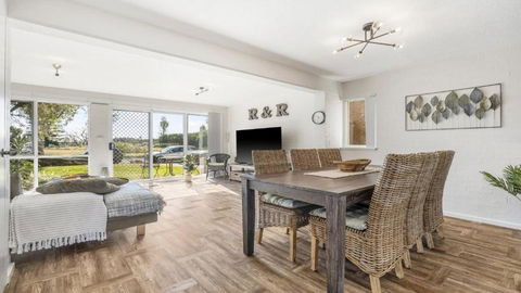 R & R Port Macquarie - Port Augusta Accommodation 0