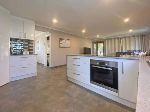 Rainbow Retreat - Port Augusta Accommodation 1