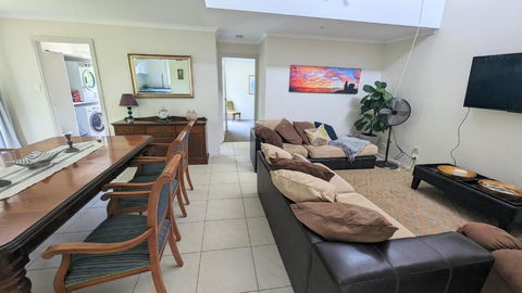 Rainforest Deluxe Bungalow - Port Augusta Accommodation 1