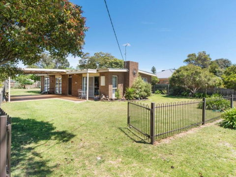 Raymond Coastal Cottage - Port Augusta Accommodation 0