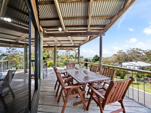 Rays Beach House By Discover Stradbroke - Port Augusta Accommodation 1