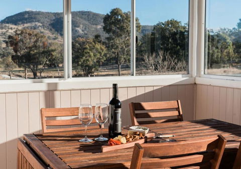 Pretty Pink Queenslander With Spectacular Views! - Port Augusta Accommodation 1