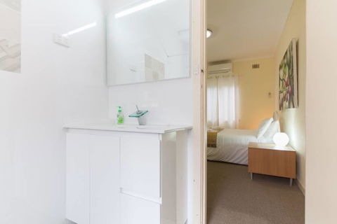 B5 Close To Nedlands, Cafes, Swan River, SCGH & UWA - Port Augusta Accommodation 2