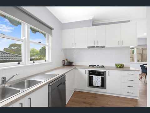 BALLARAT CLOSE 2 CBD + HOSPITAL+3BR HOME+NETFLIX + WiFi + Gift - Port Augusta Accommodation 3