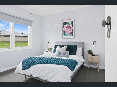 BALLARAT CLOSE 2 CBD + HOSPITAL+3BR HOME+NETFLIX + WiFi + Gift - Port Augusta Accommodation 1