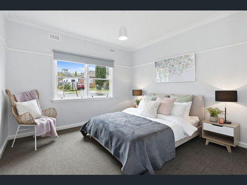BALLARAT CLOSE 2 CBD + HOSPITAL+3BR HOME+NETFLIX + WiFi + Gift - Port Augusta Accommodation 2