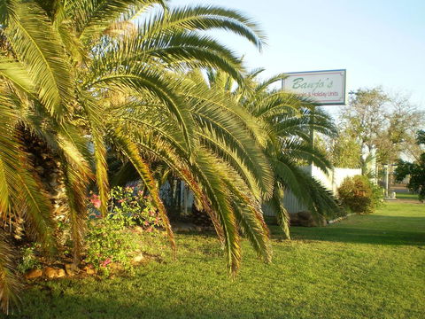 Banjos Overnight And Holiday Units - Port Augusta Accommodation 0