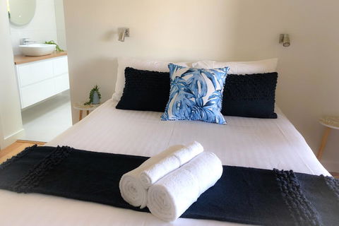 BAY OF FIRES BEACH SHACK Ocean Views From A Modern Beachhouse - Port Augusta Accommodation 1