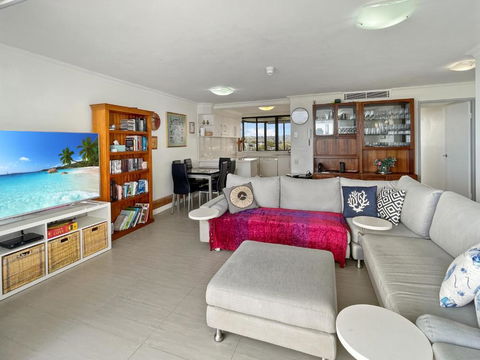 Relaxing Escape: Pool, Tennis Court, Garden Terrace & Water Views - Port Augusta Accommodation 3