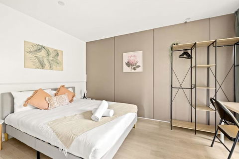 Relaxed Queen Room - Serene Spot At Pymble - Shared Bathroom - Port Augusta Accommodation 1