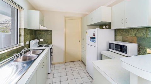 RED Rock - Townhouse In Town - Port Augusta Accommodation 2