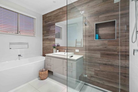 Redcliffe CBD Family Beach House - Port Augusta Accommodation 3