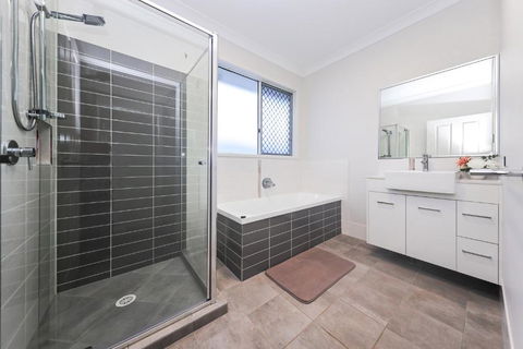 Redcliffe - Port Augusta Accommodation 2