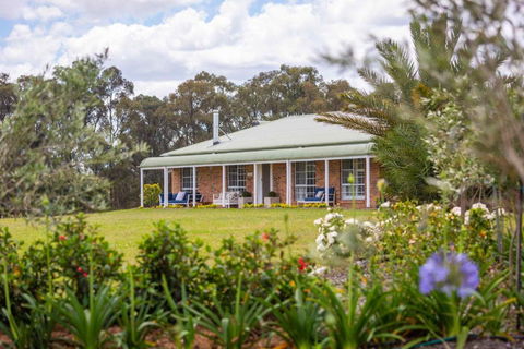 Redims Hill Cottage - Port Augusta Accommodation 0