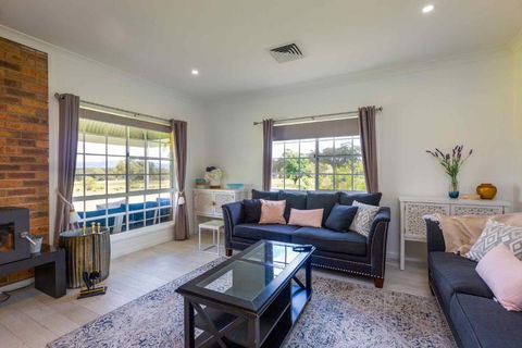 Redims Hill Cottage - Port Augusta Accommodation 1
