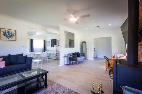 Redims Hill Cottage - Port Augusta Accommodation 3