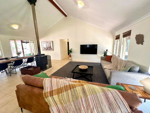 Redtail House - Carlotta - Port Augusta Accommodation 0