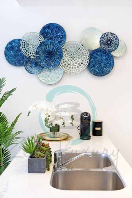 Reef-side Splendour City Vistas - Pool - Workspace - Port Augusta Accommodation 1