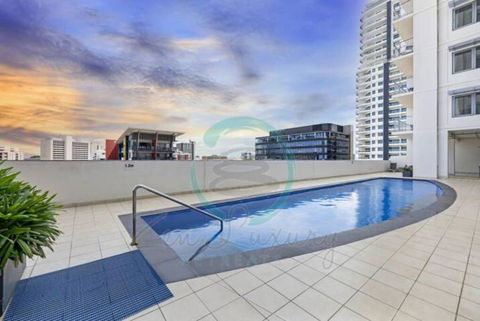 Reef-side Splendour City Vistas - Pool - Workspace - Port Augusta Accommodation 3