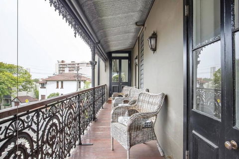 Refined Paddington Corner Terrace With Parking - Port Augusta Accommodation 3