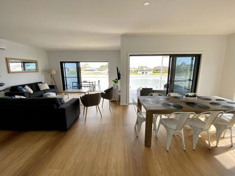 Reflections On The Water - Port Augusta Accommodation 0