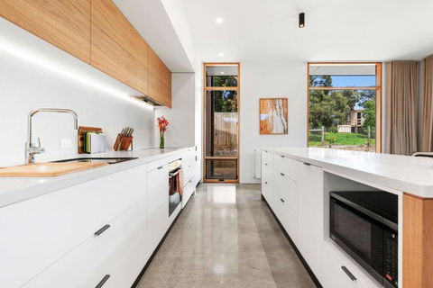 REFRESH At Lonnie - Port Augusta Accommodation 3
