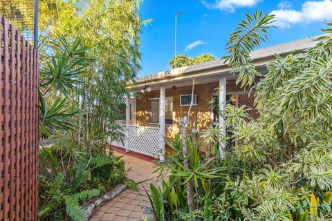Relaxed Urangan Living At The Poolside Bungalow - Port Augusta Accommodation 0