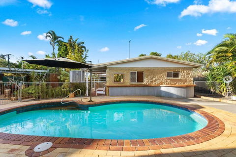 Relaxed Urangan Living At The Poolside Bungalow - Port Augusta Accommodation 1