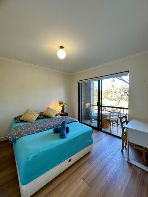 Relaxing Park View 2 Bedrooms Apartment Free Wi-Fi - Port Augusta Accommodation 1