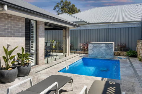 Rengor Executive Retreat - Port Augusta Accommodation 0