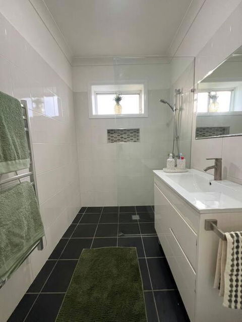 Renovated 3 Bedroom House - Port Augusta Accommodation 2