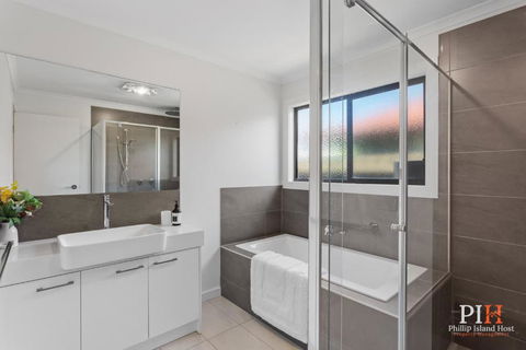 Renovated Lux Property In Quiet Estate - Port Augusta Accommodation 3