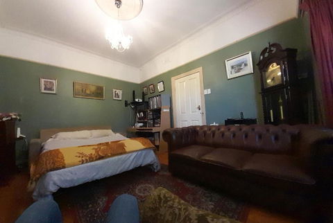 Reservoir Central Close To Train Station OC03 - Port Augusta Accommodation 0