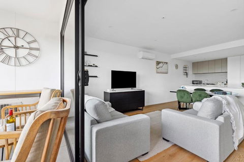 Retreat On Bellerine I 2BR Apartment I Geelong CBD - Port Augusta Accommodation 1