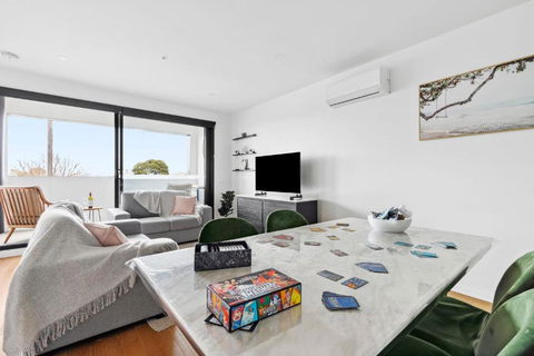 Retreat On Bellerine I 2BR Apartment I Geelong CBD - Port Augusta Accommodation 3