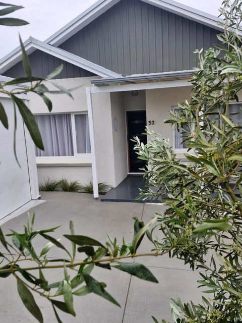Retreat - Port Augusta Accommodation 0