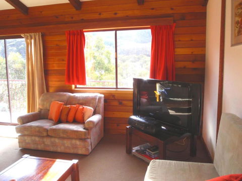 Retro 2 Bedroom Apartment - Port Augusta Accommodation 3