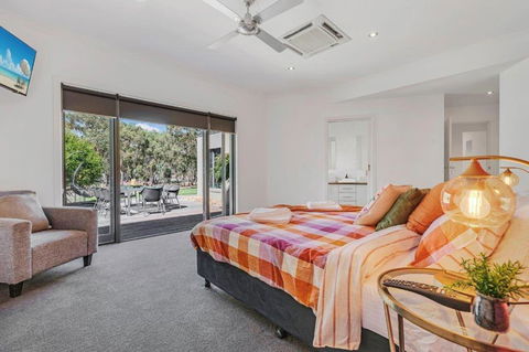 Riverlyne - Riverfront Holiday Home - Port Augusta Accommodation 3