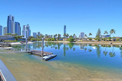 Riverside 4 Bedroom House Unit In Surfers Paradise - Port Augusta Accommodation 1