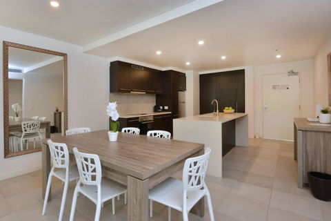 Resort-style Swim Out - A True Tropical Oasis - Port Augusta Accommodation 3