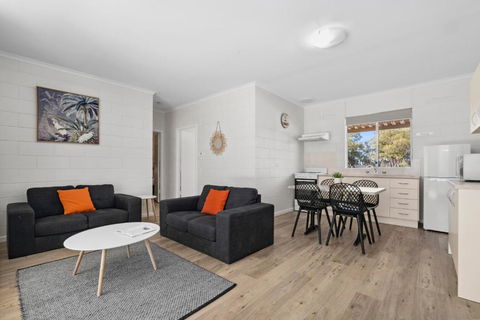 Riversands Rest Accommodation Paringa - Tea Tree Cottage - Port Augusta Accommodation 1